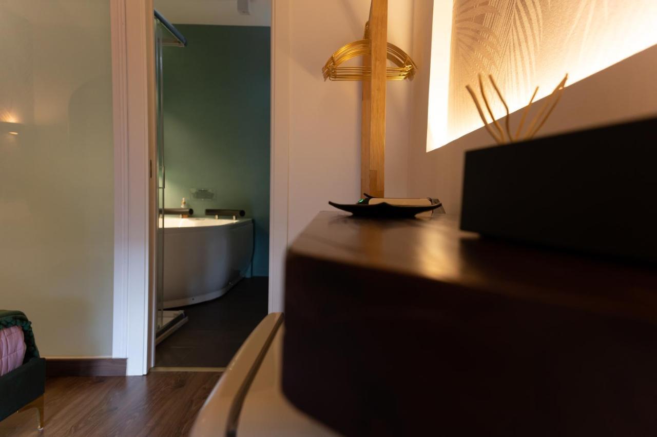 5 Sensi - Vasca Idromassaggio, Terrazzo, Fibra Ultraveloce, Parcheggio Coperto Su Richiesta Hotel Cosenza Ngoại thất bức ảnh
