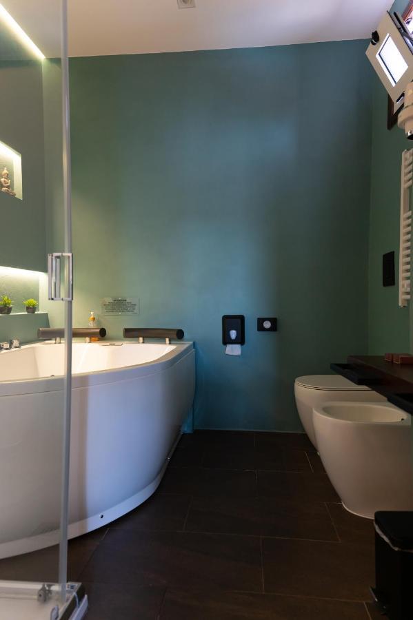5 Sensi - Vasca Idromassaggio, Terrazzo, Fibra Ultraveloce, Parcheggio Coperto Su Richiesta Hotel Cosenza Ngoại thất bức ảnh
